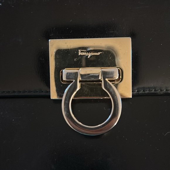 Vintage Ferragamo Black leather clutch with option chain - Picture 2 of 4